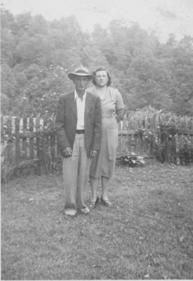 878.jpg
They made their home in the Weaver's Ford section of Ashe County.  This photo taken July 4, 1949.
