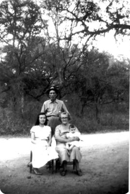 Holdaway, Roscoe, et.al.
Here is Roscoe Holdaway and his wife Lizzie Perkins Holdaway with a lady named Minnie and possibly her daughter Yvonne.  All are from Grayson county VA.  
Roscoe is the son of John Dodson Holdaway and Elvira Perkins.  Lizzie may be a daughter of Gordon Perkins and Kate Jones-not sure.  She has a brother named Clarence.  Courtesy of Cathy Bell [email]cjbell47@goldenwest.net[/email]


