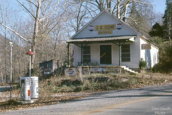 Rich Valley - Clear's Store
Subject: "BIG BOY" CLEAR'S STORE / RICH VALLEY AREA OF SMYTH COUNTY, VIRGINIA / NOVEMBER 1972.  Courtesy of Don Smith [email]dsmith1043@comcast.net[/email]
