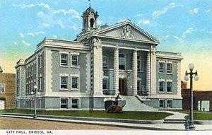 bristolcityhall.jpg
This is a linen era (1930-45) postcard.
