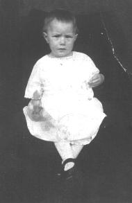Weaver, Mary Ellen
Daughter of Arthur Fred Weaver and Nancy Emaline Sturgill.
