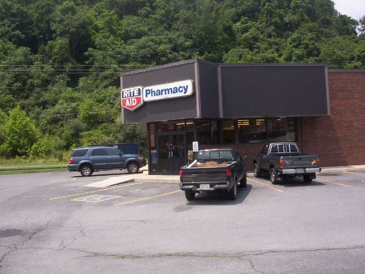 000_0709.JPG
This photo was taken in June 2005.  The Rite Aid Drug Store occupies the formerly location of the Mathieson Alkali Works Company Store.
