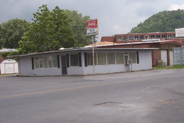 000_0739.JPG
T. J.'s is located behind Saltville Town Hall, and was formerly the Custard Stand.  This photo was taken by Jeff Weaver June 2005.
