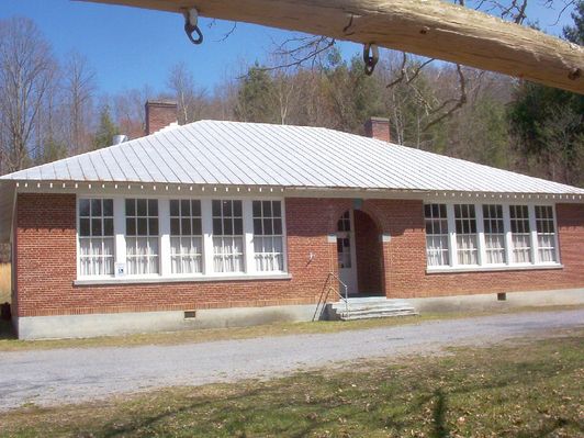 100_1425.jpg
The Nebo Community Center was formerly the Nebo School.  Photo April 2, 2006 by Jeff Weaver
