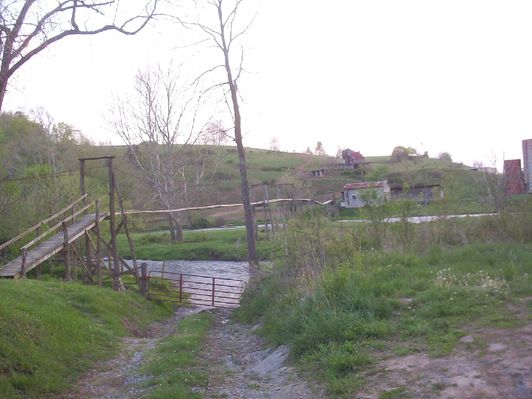 100_1692.jpg
This swining bridge spans the North Fork of the Holston at Broadford.  The road slightly to the right leads to the old ford.  Photo April 23, 2006 by Jeff Weaver.
