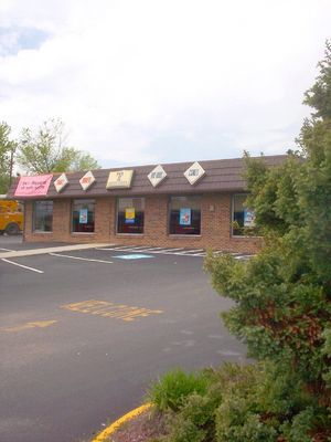 100_1709.jpg
Business located on Lee Highway in Chilhowie.  They make a wonderful burger.  Photo April 26, 2006 by Jeff Weaver.
