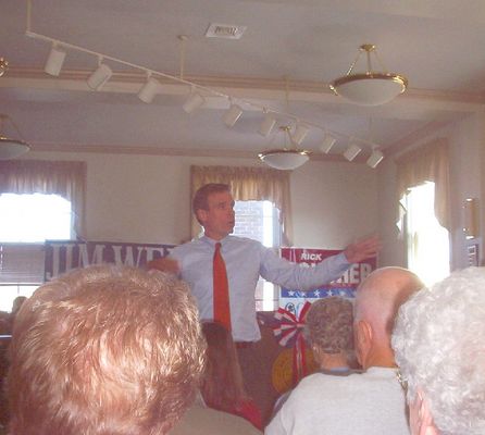 100_1849.jpg
Governor Mark Warner is shown speaking in this November 4, 2006 photo taken at the Marion Town Hall.  Photo by Jeff Weaver.
