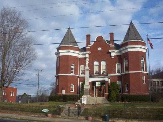 Independence - 1908 Grayson County Court House
Photo November 29, 2006 by Jeff Weaver.
