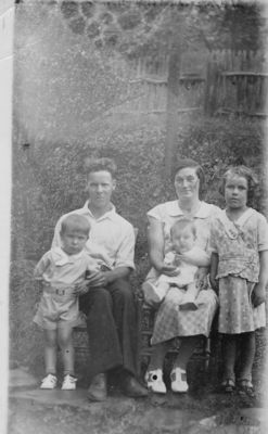 171.jpg
This photo was taken about 1935 in the Silas Creek section of Ashe county, NC.  Left to right, Wayne Neaves, Roscoe Neaves, Winnie Phipps Neaves holding Claude Neaves and Grace Neaves.  
