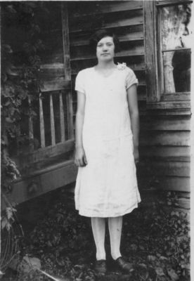 184winniephipps.jpg
Winnie Emmaline Phipps, daughter of Benjamin Franklin Phipps and Cora Lee Richardson.  Photo taken about 1928.
