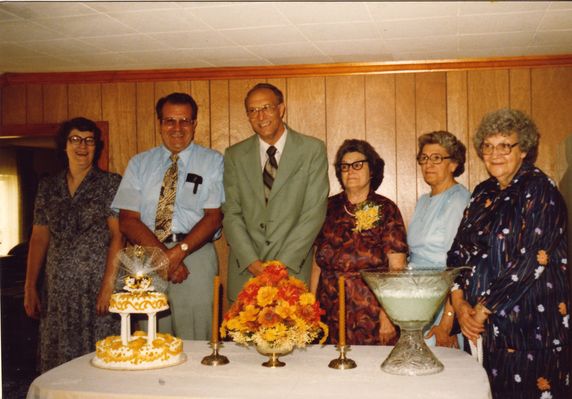 745.jpg
The group shown here are the children of Benjamin Franklin Phipps and Cora Lee Richardson.  Left to right, Sue Lee Phipps Weaver, John Glen Phipps; Paul Jones Phipps, Winnie Phipps Neaves; Mary Annie Lou Phipps Pugh and Ola Mae Phipps Neaves.
