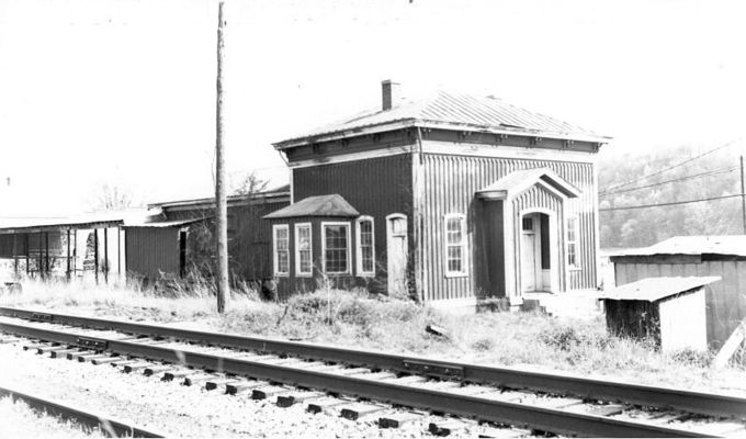 7milefordstation.jpg
This photo of the train depot at Seven Mile Ford was made in the early 20th century.
