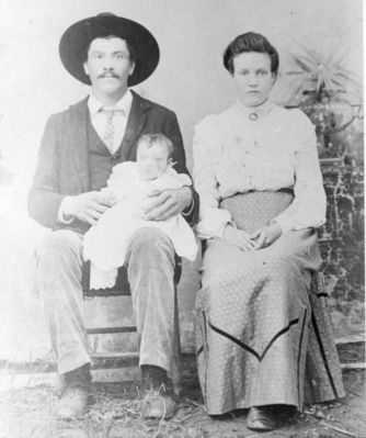 902.jpg
This photo was taken in 1906, near Troutdale, Virginia.
