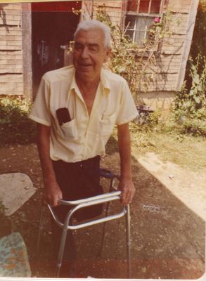 916.jpg
Son of Elihu Weaver, lived at Wolf Knob, Grayson County, VA.  Photo taken 1978.
