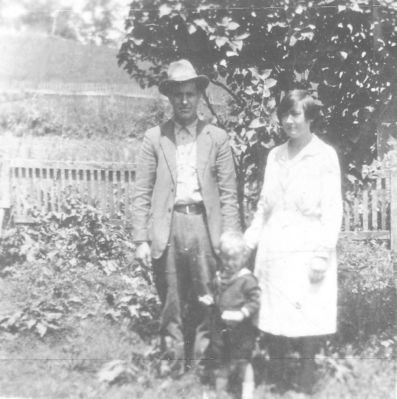 Weaver, Arthur Fred and Family
This 1927 photo shows Arthur Fred Weaver with his second wife, Fannie Blevins and son Clarence Edward Weaver. From Jeff Weaver's collection.
Keywords: Weaver, Blevins