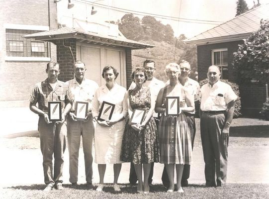 COMMUNITYCHESTDRIVE1962001.jpg
THESE PEOPLE ARE REPRESENTING THE OLIN DEPARTMENTS THAT GAVE 100% IN THE 1962 COMMUNITY CHEST DRIVE.
 
THEY ARE, FROM LEFT, CHUB ARNOLD, JOHN HENRY SHORTT, VIVIAN COOPER, HAZEL WADDELL, ROY PULLIG, HAZEL FRYE, 
SYLVESTER CRABTREE, AND ALBERT WORLEY.
 
SALTVILLE PROGRESS PHOTO.  Courtesy of Don Smith [email]dsmith1043@comcast.net[/email]
