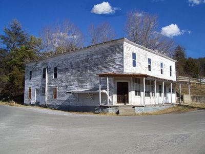 Comers Rock - Carl Williams Store
Carl Williams' Store,Blue Springs Road.  Photo by David Arnold
