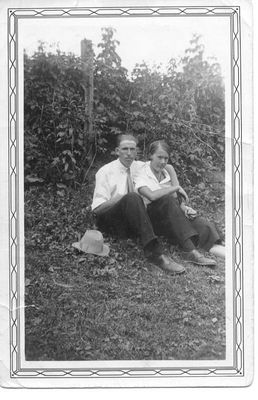 Phipps, Delmar Emory and Fannie Lee Ball
Phipps, Delmar Emory and Fannie Lee Ball - Taken in the early 1930's.    Photo Submitted by Granddaughter Lynn Sexton Gallegos [email]Arbadella64@yahoo.com[/email]
 

