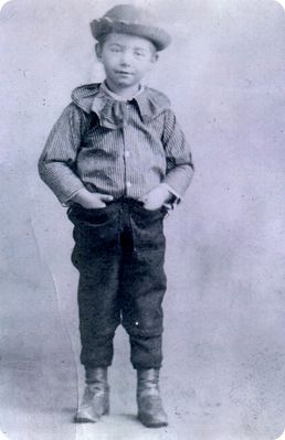 Davis, Elisha Carl
This 1907 photo shows Elisha Carl Davis, at age 6.  He was the son of John Franklin Davis and Cora Ann Seagraves, shortly before he moved to Walla Walla, WA.  Courtesy of Vale Duane Davis [email]vdavis@ix.netcom.com[/email]
