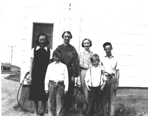 Grannie,Marie,Virg,Sam,Dave,Gene.jpg
Photo courtesy of John Shumate [email]theshumates@comcast.net[/email]
