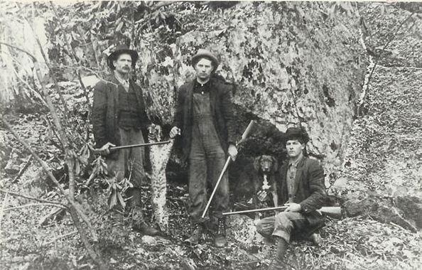 Heltonboys.jpg
Eck Perry, Victor Spencer and Greeley Spencer.  Courtesy of Danny Miller [email]millerd@fuse.net[/email]


