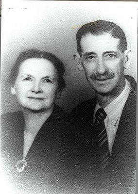 HendersonJohnRosa.jpg
 This is an enhanced picture of John & Rosa Henderson from Jack Hockett.  [email]tlas101@aol.com[/email]

