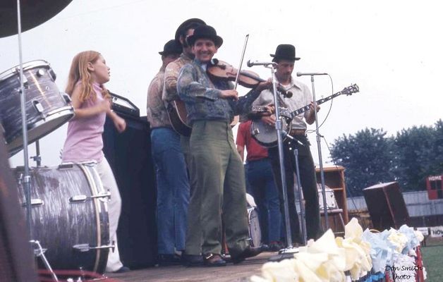 HobartSmithMusic8.jpg
LUCAS AND HARMON BROS. BAND / TINE BRICKEY DANCING /  HOBART SMITH MUSIC FESTIVAL /  SALTVILLE, VA. / JULY 1972
Photo courtesy of Don Smith [email]dsmith1043@comcast.net[/email]
