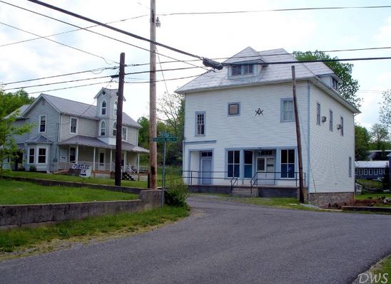 Ivanhoe - Masonic Lodge
This photo taken at the corner of Painter Hill and Riverside is by Don Smith [email]dsmith1043@comcast.net[/email] and was taken May 17, 2007.
