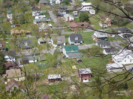LOVER_SLEAPANDNEAROVERLOOKAPRIL152006043.jpg
This photo by Don Smith was taken April 15, 2006 from Lover's Leap and shows a view of the area of Saltville where East Main Street and Highway 107 come together.
