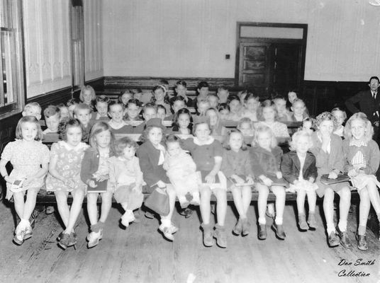 MAINSTREETCHURCHGROUP004.jpg
This photo dates to circa 1945.  Courtesy of Don Smith [email]dsmith1043@comcast.net[/email]
