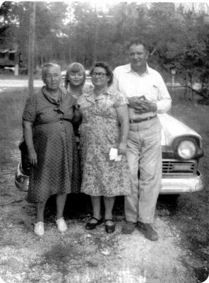 Perkins Family Group
Here are a group of unknown Perkins relatives at VA.  Hope someone can tell me who they are.  Courtesy of Cathy Bell [email]cjbell47@goldenwest.net[/email]

