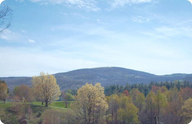 Picture 105.jpg
This is a view of Pond Mountain where North Carolina, Virginia and Tennessee meet.  Photo April 30, 2006 by Jeff Weaver.
