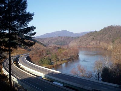 Independence - Point Lookout Mountain
US 58 and the northern flowing New River lead the eye to Point Lookout Mountain (4550 ft.) in Grayson County.  Photo by David Arnold and Shawn Dunford.  [email]davod-arnold@comcast.net[/email]

