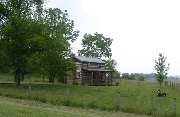 Baywood - Log Cabin
Photo May 3-, 2007 by Jeff Weaver.
