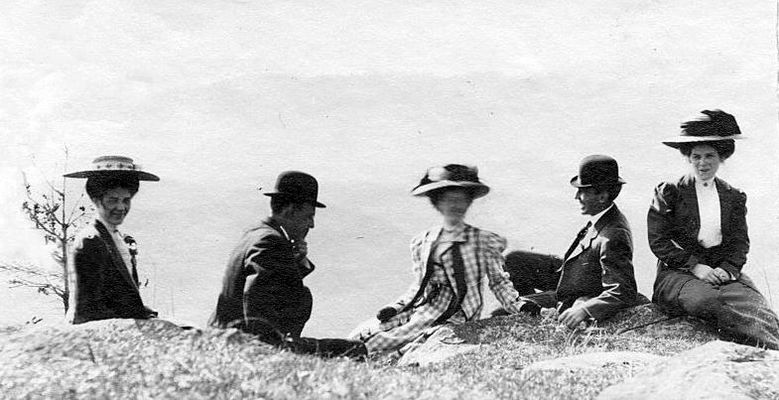 ShannonsRock.jpg
THIS IS ANOTHER PICTURE (circa 1912) FROM THE BATCH GIVEN TO ME BY LULA SHANNON (on the right) IN THE LATE 60's. IT WAS IN WITH THE PICS OF THE HOUSE WHERE YOU ARE NOW LIVING. NO NAMES WERE WITH THE PICTURES. COULD EITHER OF THE MEN BE DR. EARLY?  Courtesy of Don Smith [email]dsmith1043@comcast.net[/email]
 

