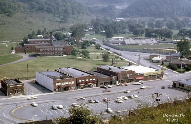 TOWNDUDESTORE192.jpg
This photo was taken September 7, 1969 by Don Smith.  [email]dsmith1043@comcast.net[/email]
