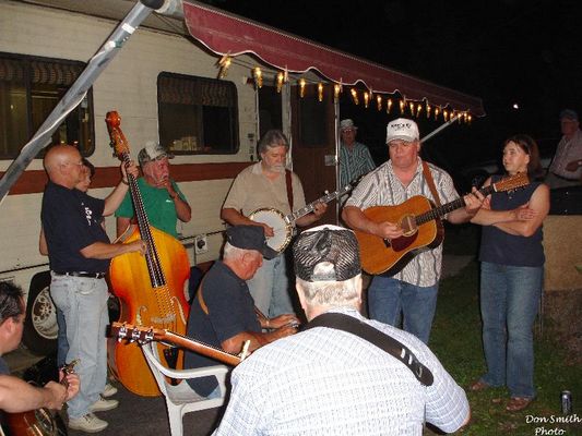 TUMBLINGCREEKMUSICANDHOLMESREUNION122.jpg
Photo July 1, 2006 by Don Smith [email]dsmith1043@comcast.net[/email]
