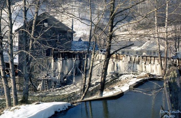 WHITESMILL413.jpg
A Frozen over White's Mill, photo taken February 1971 by Don Smith [email]dsmith1043@comcast.net[/email]
