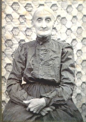 Weaver,MaryM2.jpg
This is Isaac's wife, Mary M. Humphrey Weaver.  We haven't been able to find much on her but the info we do have indicates she was born about 1821 and died about 1911.  Courtesy of Debi Coe [email]repunzul@tampabay.rr.com[/email]

