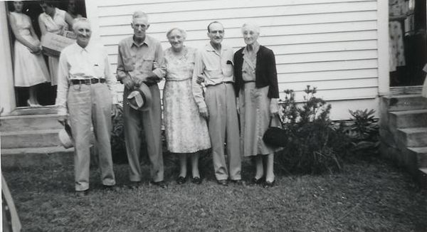 Youngchildren.jpg
Children of Calvin and Pop (Kilby) Young: (l to r): Irvin Young, J. B. Young, Denton Young Jones, Paul Young, Minnie Young Dickson.  Courtesy of Danny Miller [email]millerd@fuse.net[/email]

