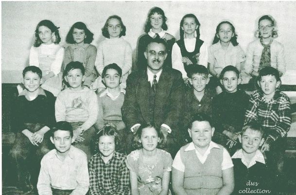 band1949.jpg
LUROY KRUMWIEDE'S FEARLESS FOURTH GRADE TONETTE BAND / SALTVILLE, VA. / 1949

BOTTOM ROW L-R - BILLY JOE HARRIS, DORIS YONTZ, PATSY ARNOLD, RANDOLPH SNEAD, DAVID ARNOLD
 
 MIDDLE ROW - DAVID BRADT, DAVID FARRIS, MELVIN HIGHTOWER, LUROY KRUMWIEDE (OUR DIRECTOR...GO SHAKERS), TROY RECTOR, GENE CAMPBELL, MYRL DUNHAM
 
TOP ROW - SIDRA COE, JOY SLATE, BEVERLY TUCKER, EVA FRYE, PATSY VERNON, BILLIE WILLIAMS, DORIS AUSTIN.

Couresy of Don Smih [email]dsmih1043@comcast.net[/email]
 
