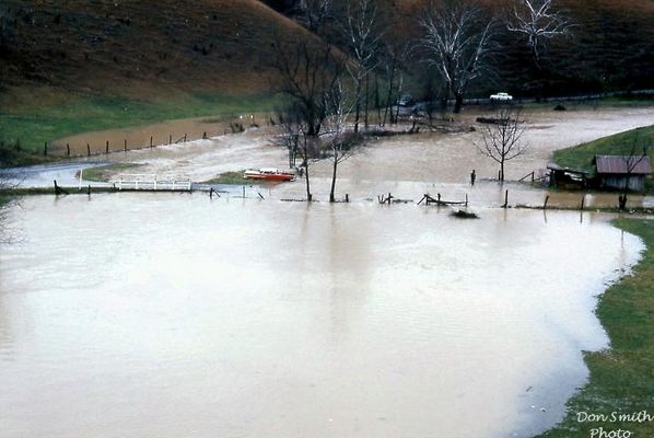 Saltville - Beaver Creek Flood of 1972
BEAVER CREEK AT FLOOD  /  NEAR SALTVILLE, VA.  /  DECEMBER 1972.  Courtesy of Don Smith [email]dsmith1043@comcast.net[/email]

