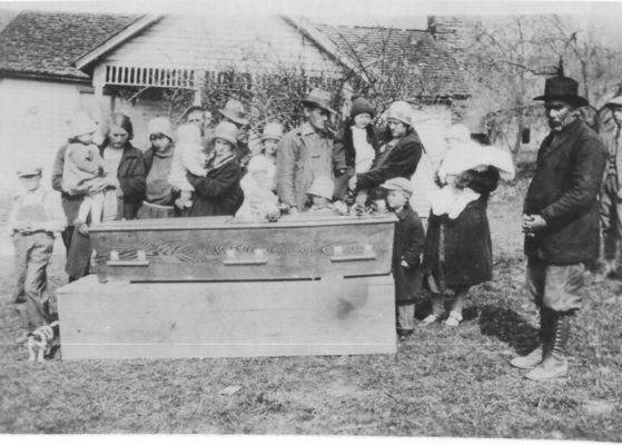 blackburnfuneral.jpg
 This is a funeral picture from the late teens/early that purports to be a Blackburn buried over near Dr. Clays office. 
Courtesy of Lonnie Jones [email]lonnie0809@skybest.com[/email]
