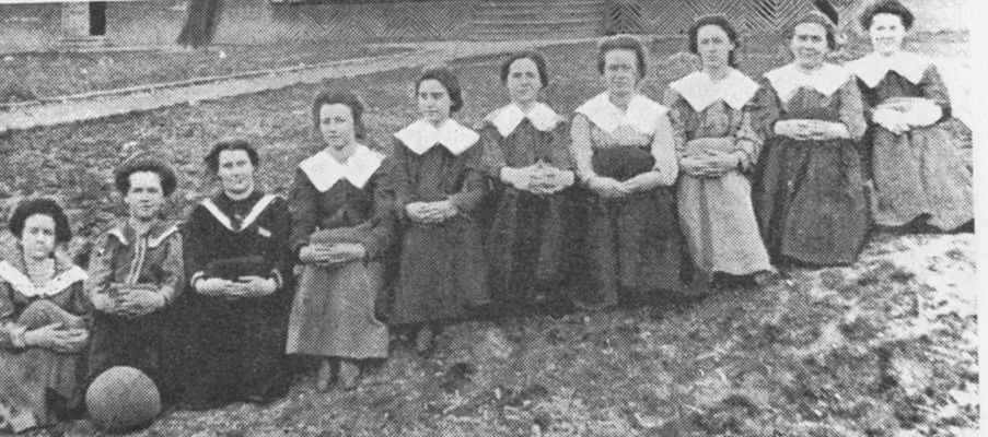 bumbleebess1900~1.jpg
This is the 1900 Basketball team - the Bumblee Bees.
