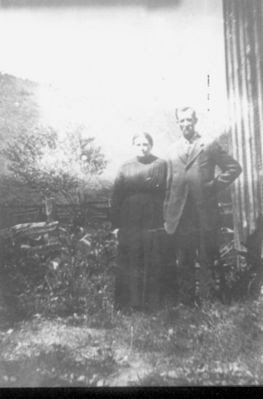 caldwellceliahash.jpg
They lived at Weaver's Ford, Ashe County, NC.  Celia was the daughter of John Hash and Sarah Hash.  Courtesy of Lee Hash [email]leehash@aol.com[/email]
