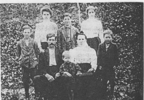 carterwiley.jpg
Wiley Carter and his family.  They lived on Helton Creek, and he was a Primitive Baptist minister.
