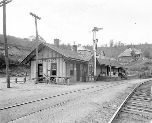 Castlewood - Train Depot
From a 1940s photograph.
