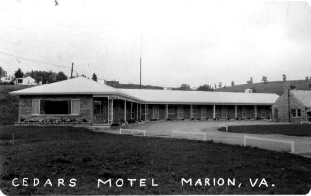 cedarsmotel.jpg
This is from an early 1950 postcard.
