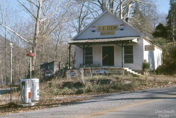 Rich Valley - Clear's Store
Subject: "BIG BOY" CLEAR'S STORE / RICH VALLEY AREA OF SMYTH COUNTY, VIRGINIA / NOVEMBER 1972.  Courtesy of Don Smith [email]dsmith1043@comcast.net[/email]
