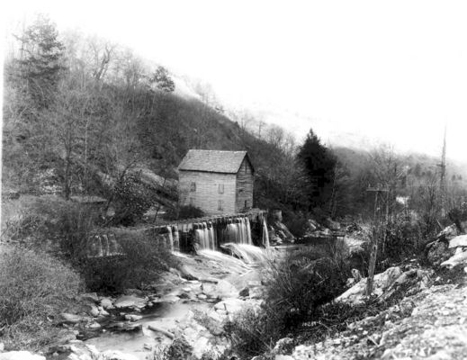 clitomill.jpg
This photo was taken in the early 20th century.
